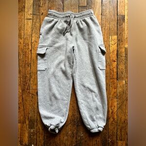 UNDER ARMOUR WOMEN’S ESSENTIAL FLEECE PLAYBACK CARGO PANTS GREY SIZE M